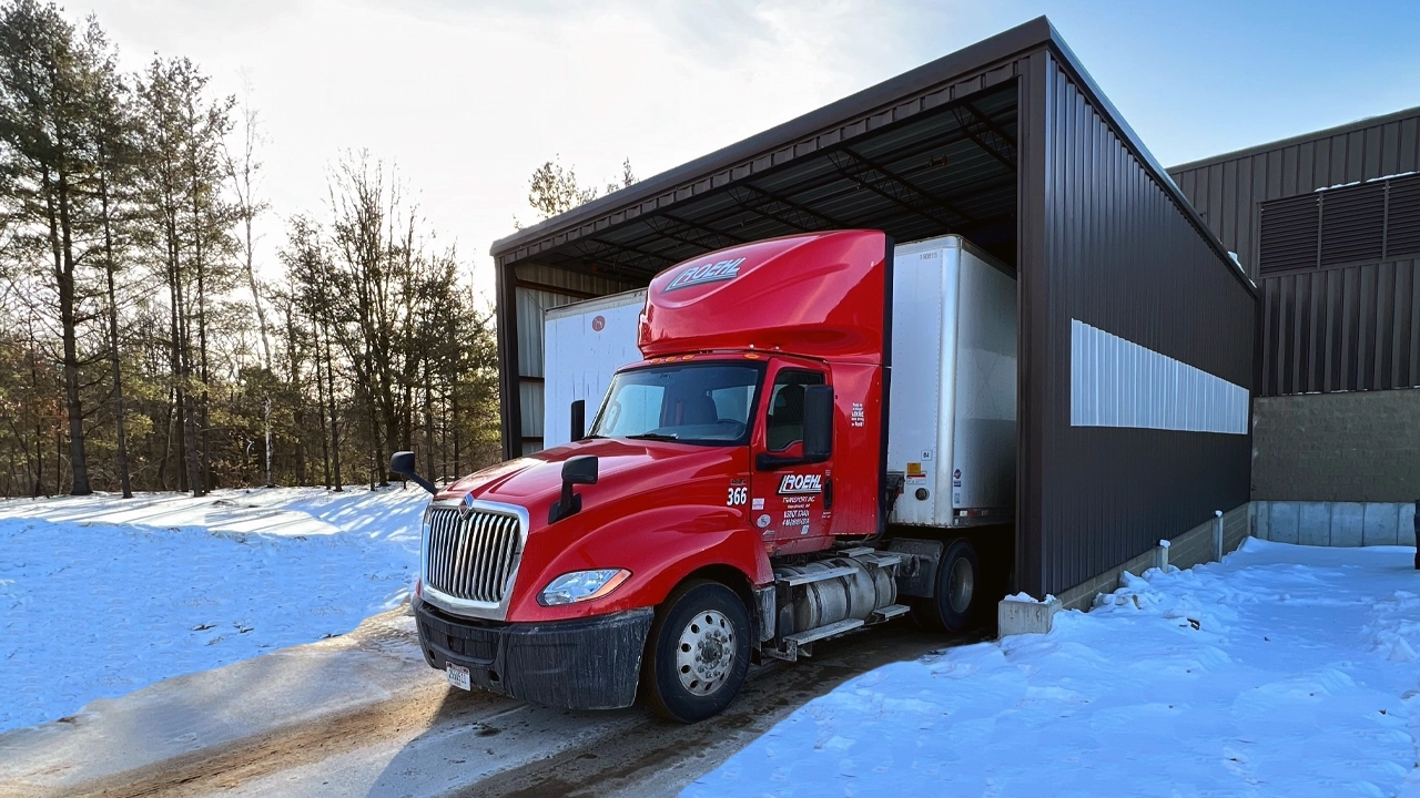 Roehl Dedicated day cab in customer dock