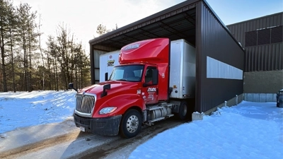 Roehl Dedicated day cab in customer dock