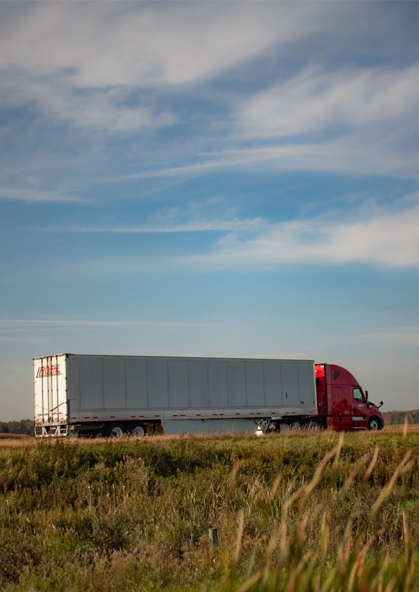 Roehl Dry Van Trucking Truck hauling dry van freight