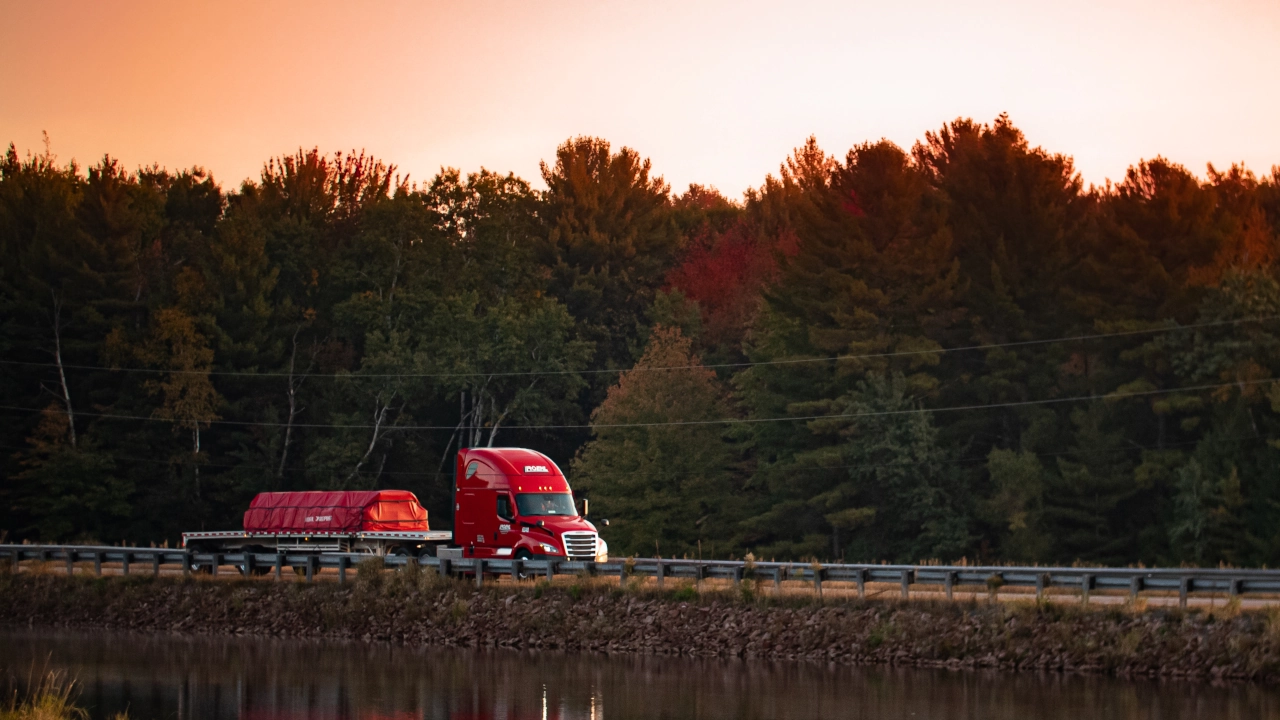 Roehl Transport 48' Flatbed Trailer on Causeway